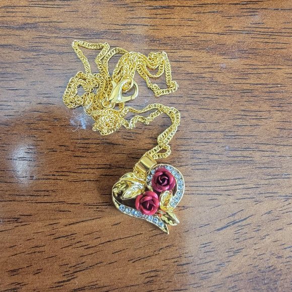 Heart & Roses charm showing your love for mom  NEW - Picture 4 of 4